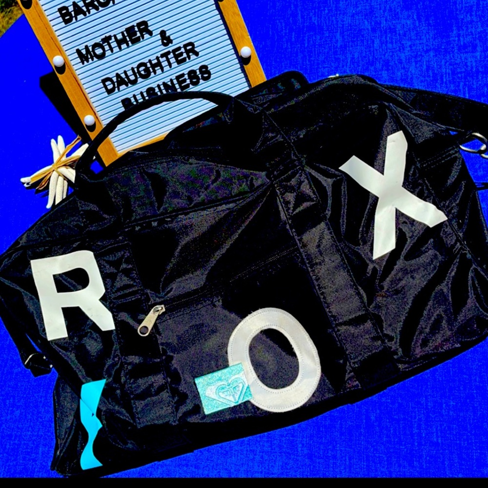 Vintage Roxy Duffle Bag Gym Dance Sports Logo BLack Shoulder Strap.